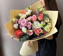 Букет цветов из:  Розы, Лизиантусы и Гвоздики #REPLACE_PRED# Горки